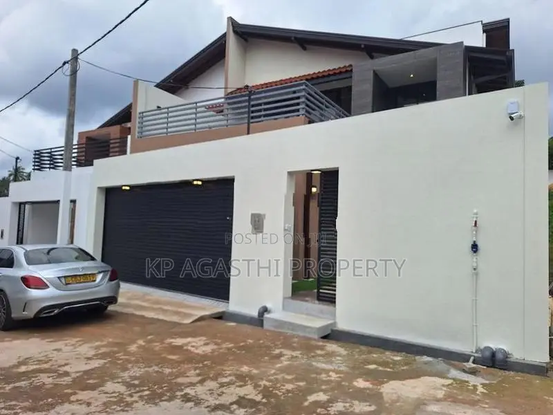 Modern House for Sale in Battaramulla