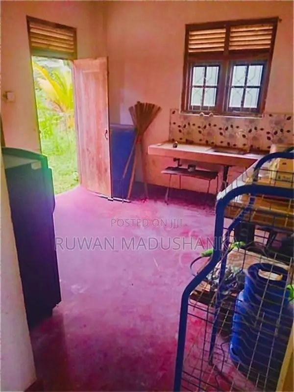 දෙමහල් නිවසක් විකිනීමට බුත්තල