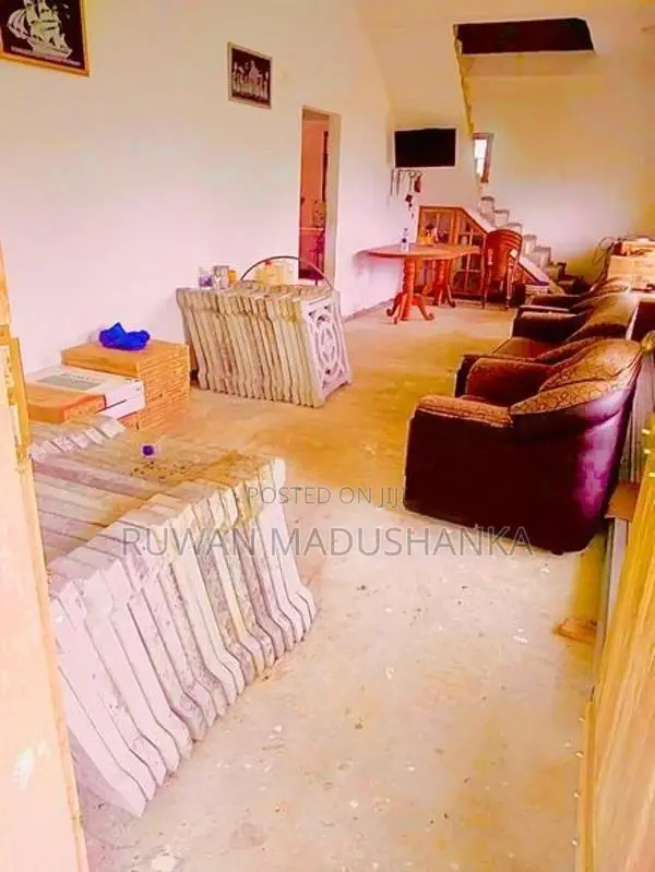 දෙමහල් නිවසක් විකිනීමට බුත්තල