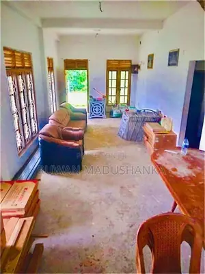 දෙමහල් නිවසක් විකිනීමට බුත්තල