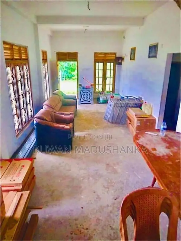 දෙමහල් නිවසක් විකිනීමට බුත්තල