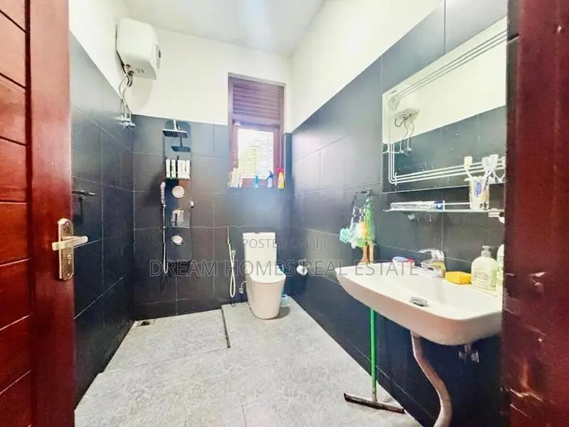 Luxury 12-Bedroom House for Sale in Thalawathugoda – Rs. 180 M