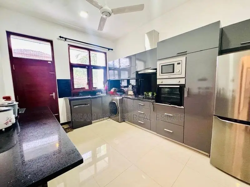 Luxury 12-Bedroom House for Sale in Thalawathugoda – Rs. 180 M
