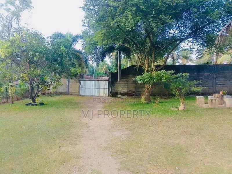 (IS-1147) Valuable Two Storey House Sale in Minuwangoda