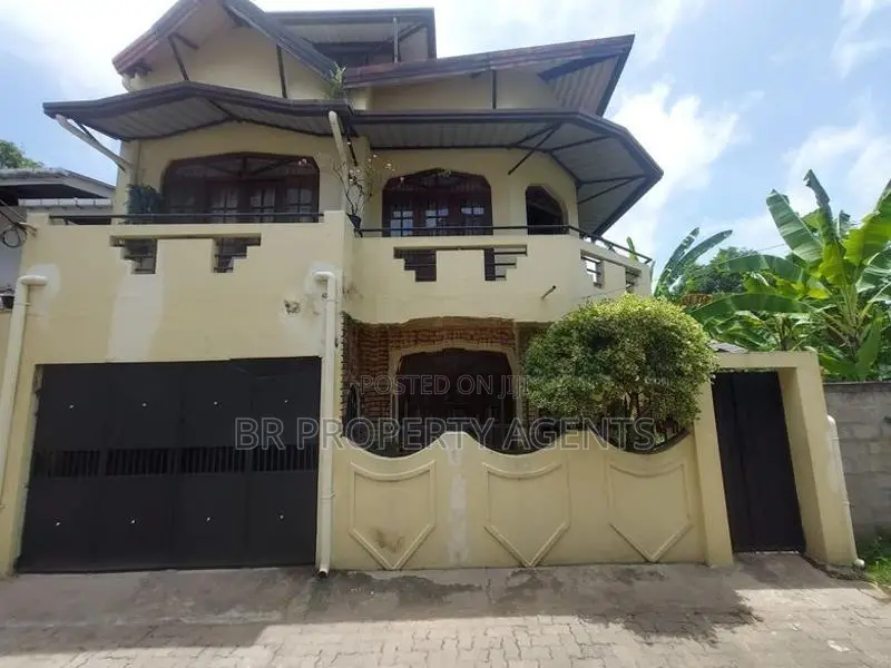 Three Storey House for Sale in Katubedda, Moratuwa