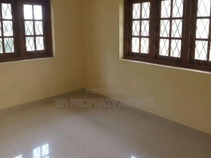 Three Storey House for Sale in Katubedda, Moratuwa