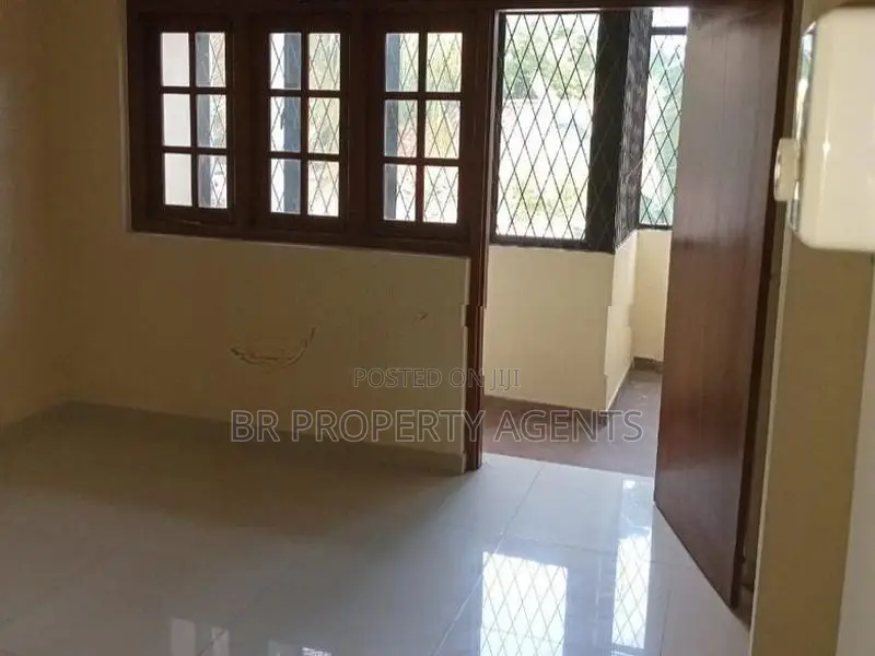 Three Storey House for Sale in Katubedda, Moratuwa