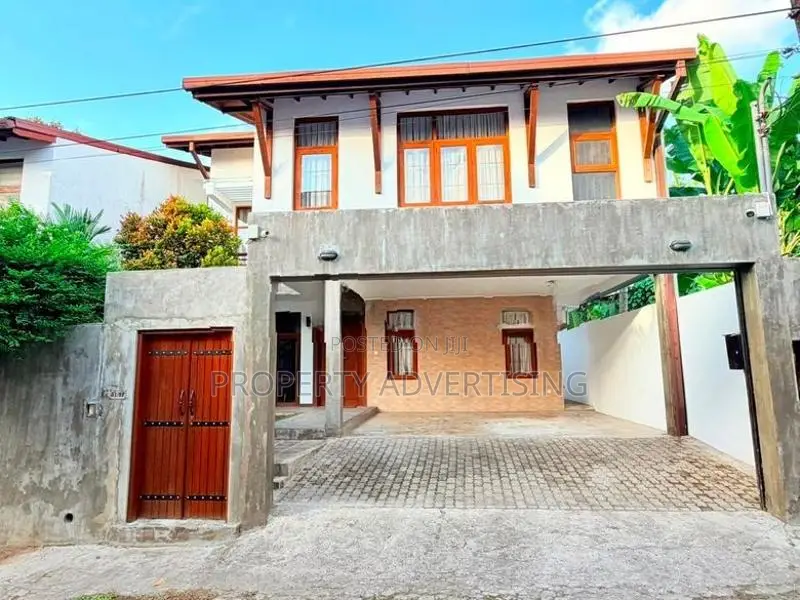 Battaramulla Wickramasinghapura Luxurious House for Sale