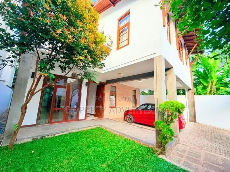 Battaramulla Wickramasinghapura Luxurious House for Sale