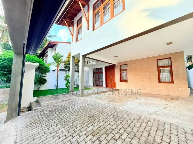 Battaramulla Wickramasinghapura Luxurious House for Sale