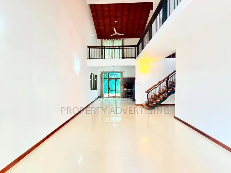 Battaramulla Wickramasinghapura Luxurious House for Sale
