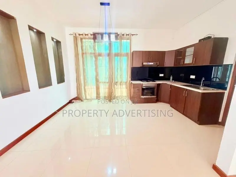 Battaramulla Wickramasinghapura Luxurious House for Sale