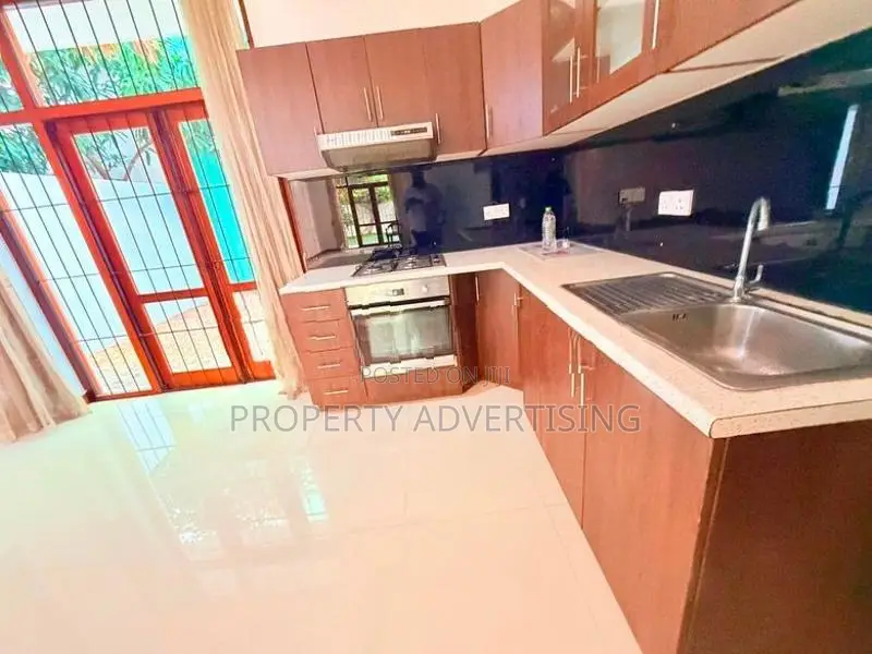 Battaramulla Wickramasinghapura Luxurious House for Sale