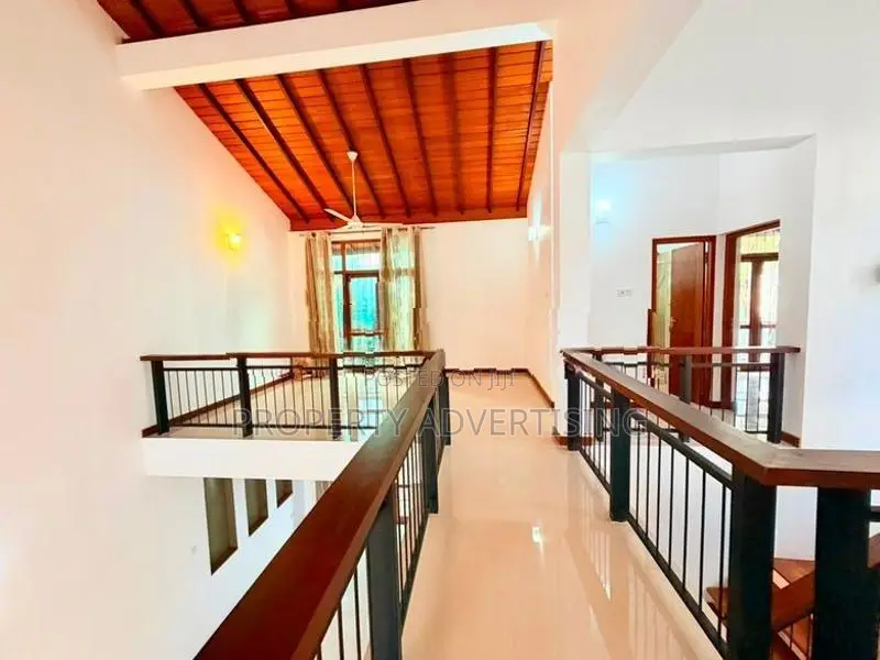 Battaramulla Wickramasinghapura Luxurious House for Sale