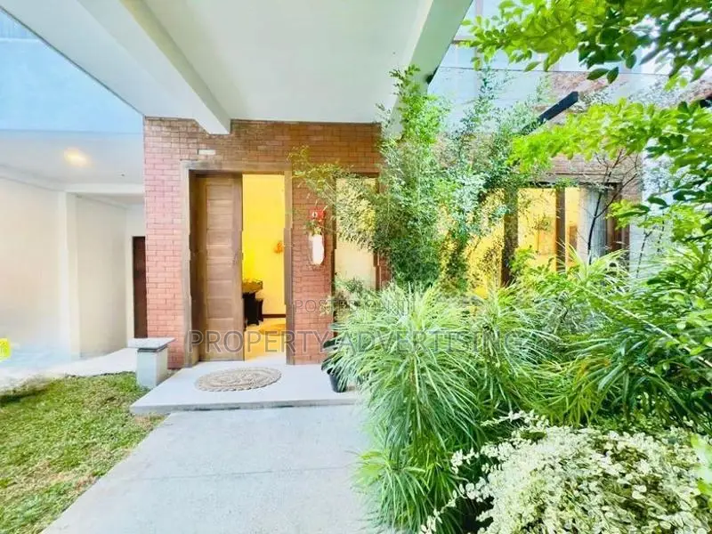 Thalawathugoda 3 BR Luxury House For Sale in Kalalgoda