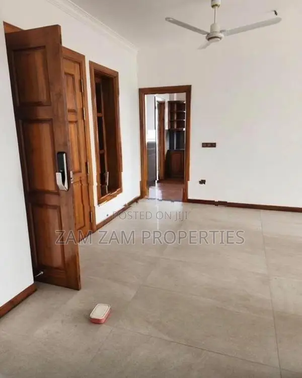 Apartment for Sale in St Mary’s Road Bambalapitiya Colombo 04