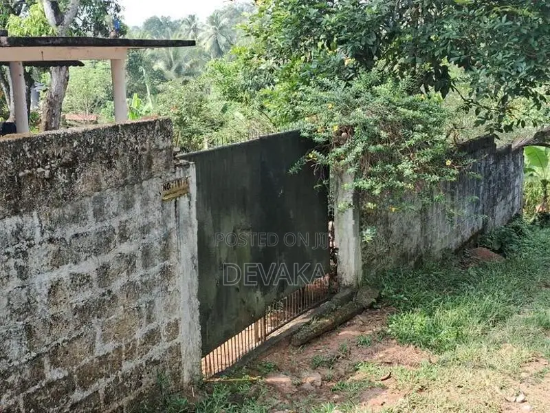 Land with House for Sale in Kahathuduwa