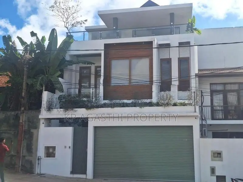 Fully Furnitured Luxury House for Sale in Battaramulla