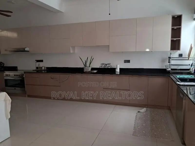 06 Bedroom Furnished House for Rent In Rajagiriya