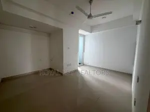 🏢 Cornwall - 03 Bedroom Unfurnished Apartment for Sale