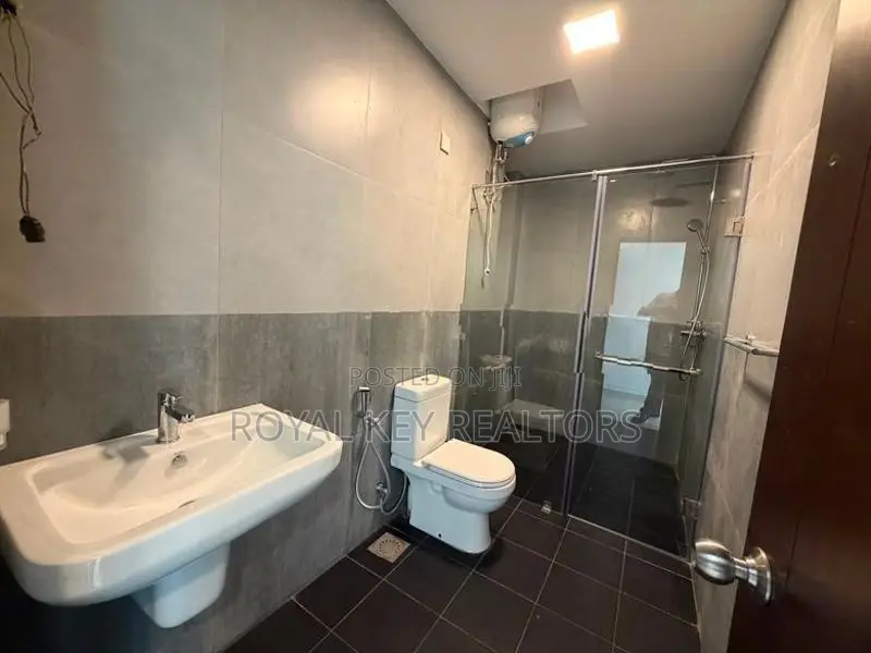 🏢 Cornwall - 03 Bedroom Unfurnished Apartment for Sale