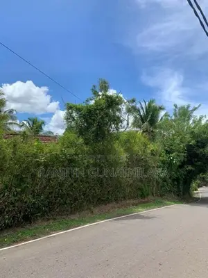 Land with House in Wadduwa