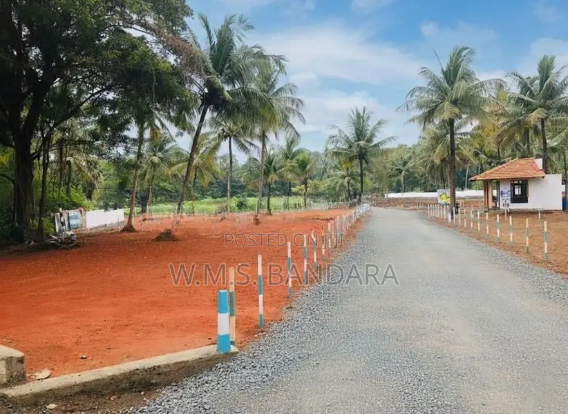 Land for Sale in Malsiripura, Kurunagala M06
