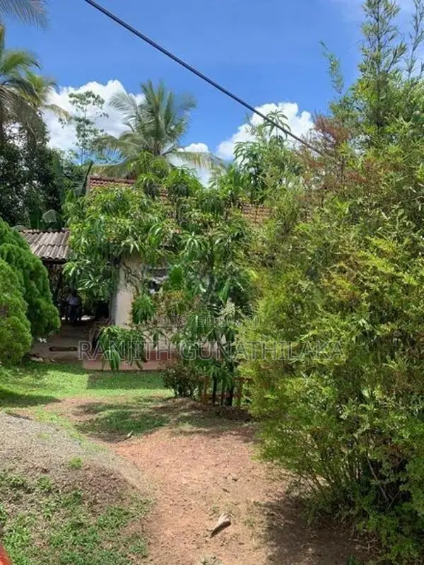 Land with House in Wadduwa