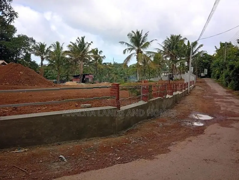 Land For Sale In Close To Kahathuduwa