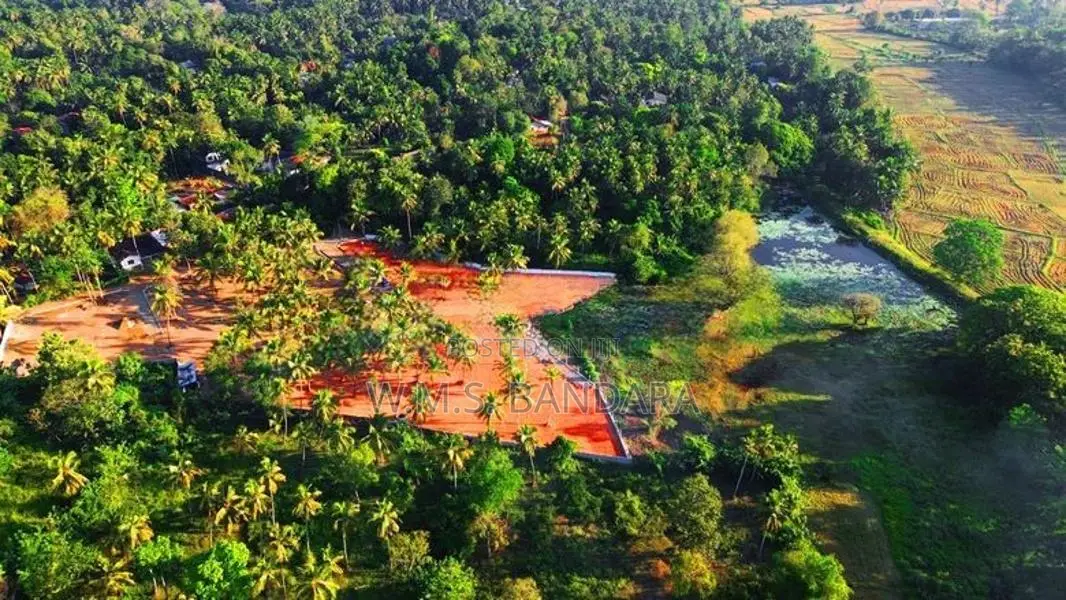 Land for Sale in Malsiripura, Kurunagala M06