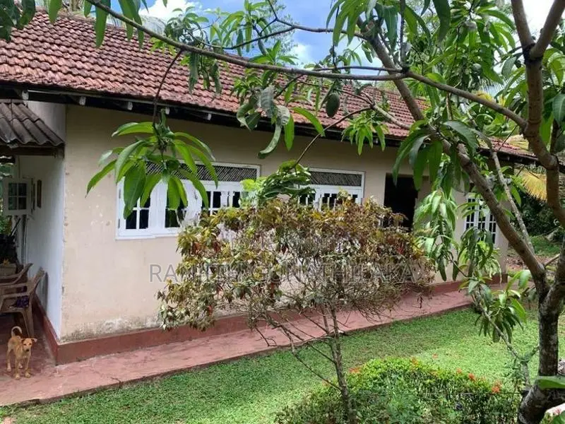 Land with House in Wadduwa