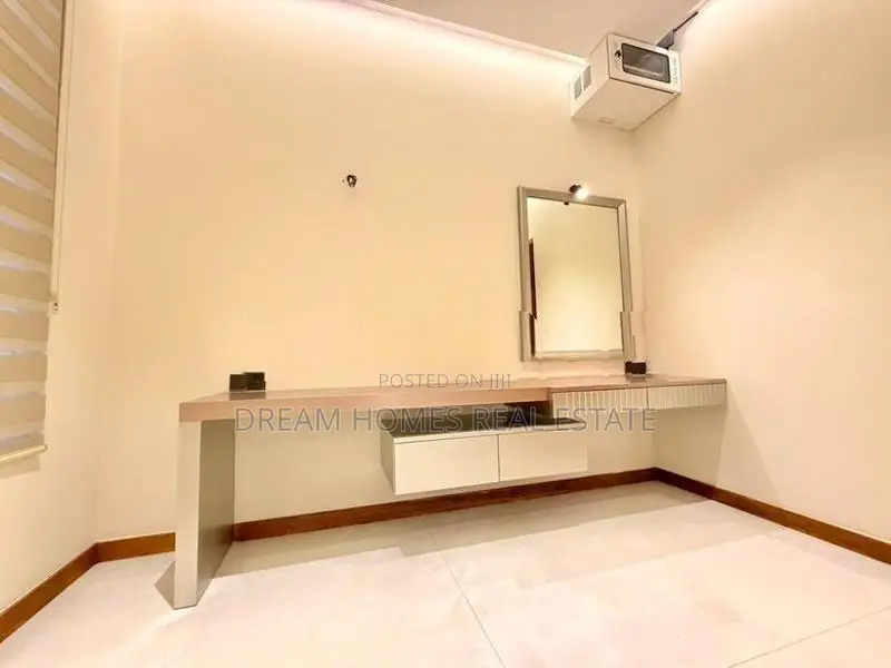 5BR 3Story House Battaramulla