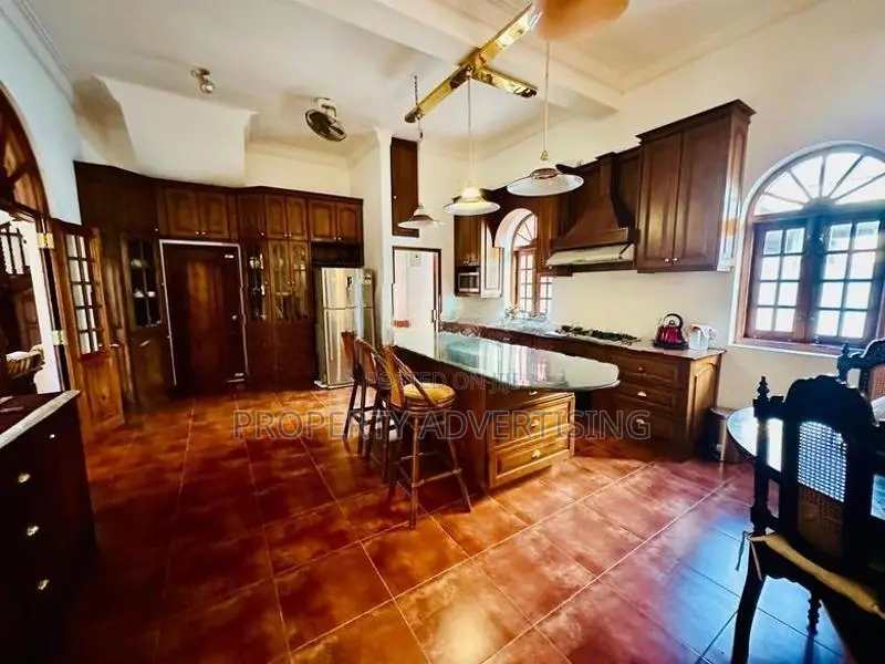 Nugegoda Luxurious House For Sale