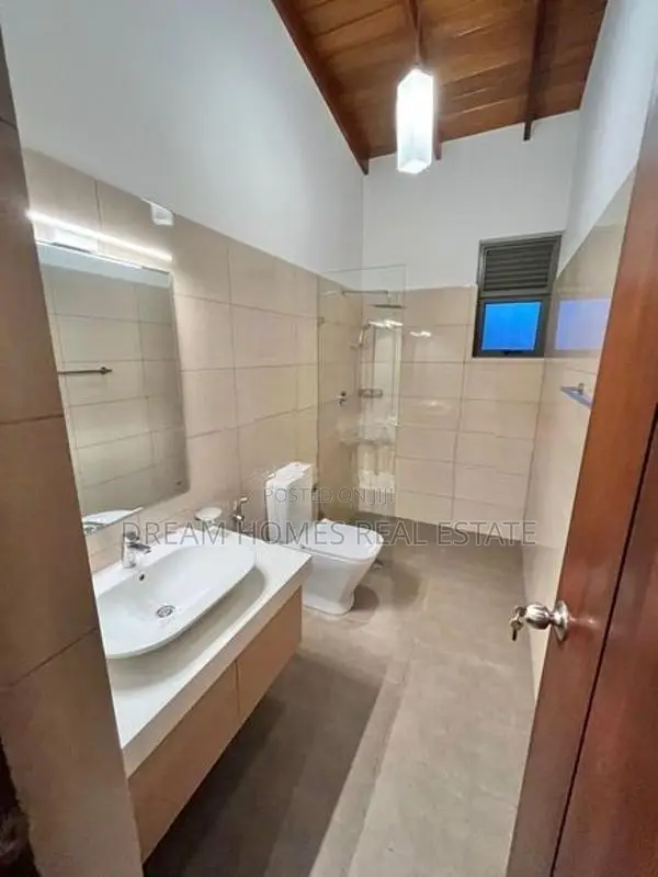 4 Bedroom House for Sale in Hokandara