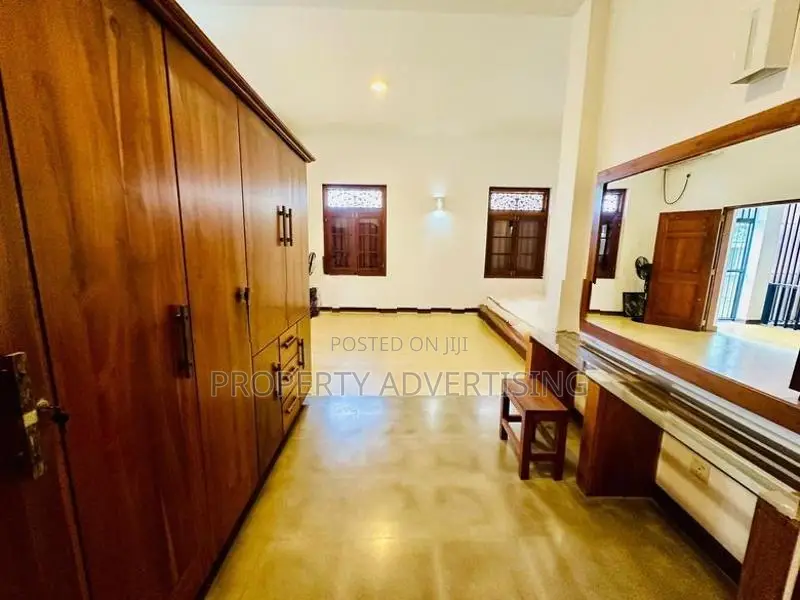 5BR Nugegoda Luxurious House for Sale in Prime location