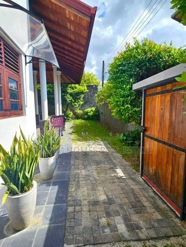 Modern 2-Storey House for Sale in Thalawathugoda – Dolalanda Gardens