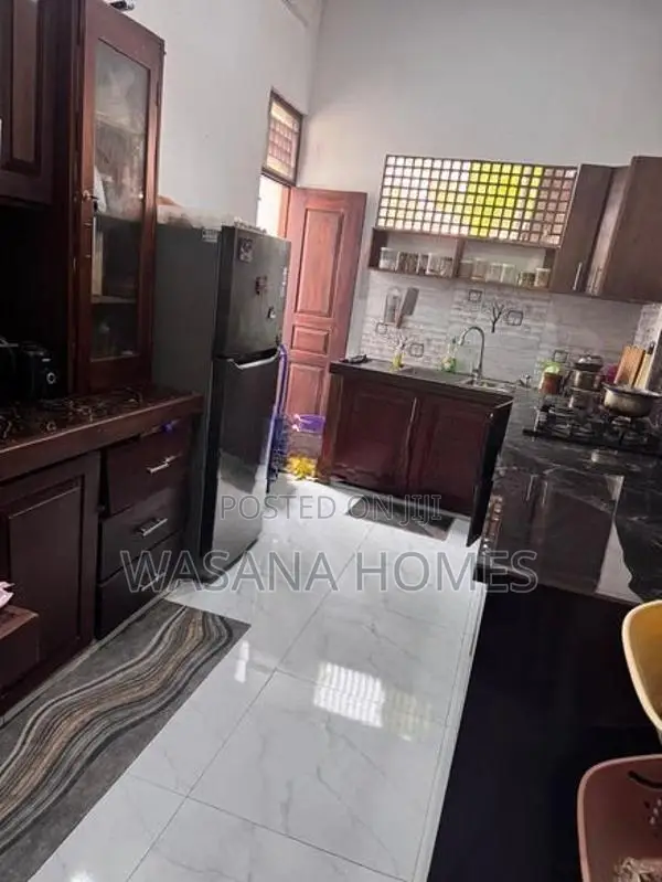 Neat House for sale Dehiwala