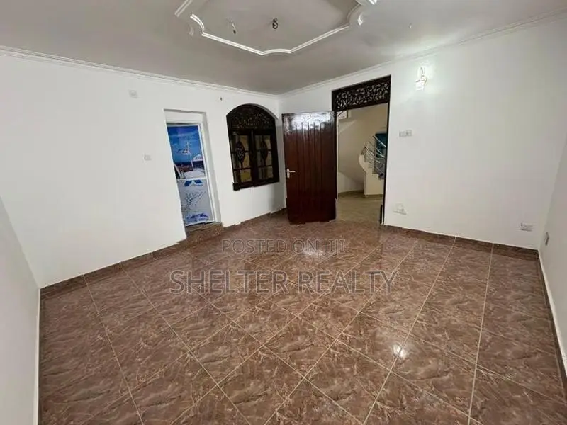 Spacious 4 Bedroom House for Rent in Buthgamuwa