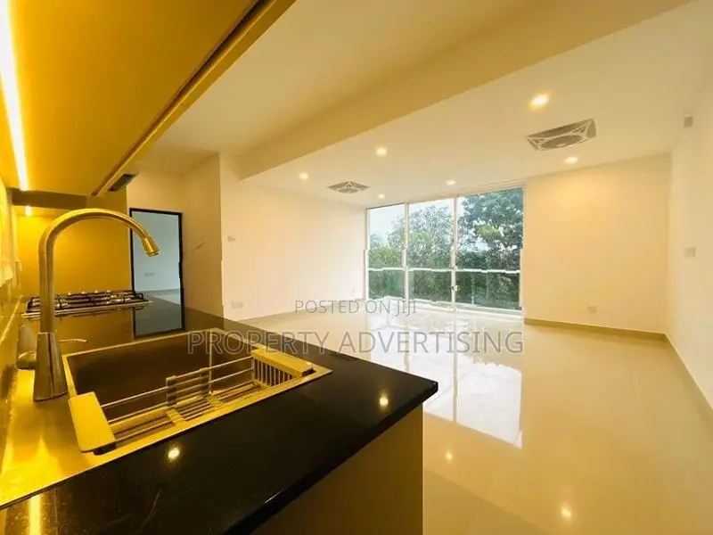 Rajagiriya 3 BR Kalapaluwawa Road Brand New Apartment for Sale