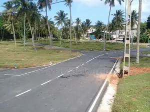 මාතර ලැබීම පාරෙන් බිම් කොටස්