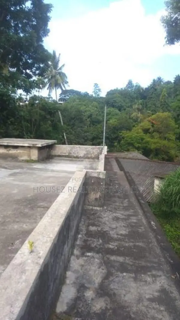 Spacious 6-Bedroom House for Rent – Kandy