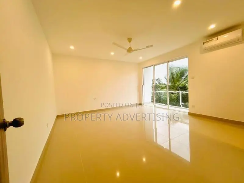 Rajagiriya 3 BR Kalapaluwawa Road Brand New Apartment for Sale