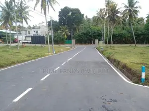 මාතර ලැබීම පාරෙන් බිම් කොටස්