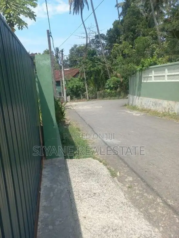 Land with Old House for Sale – Wattala