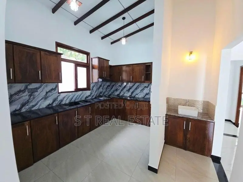 Newly Build Luxury 2 Storey House for Sale in Piliyandala