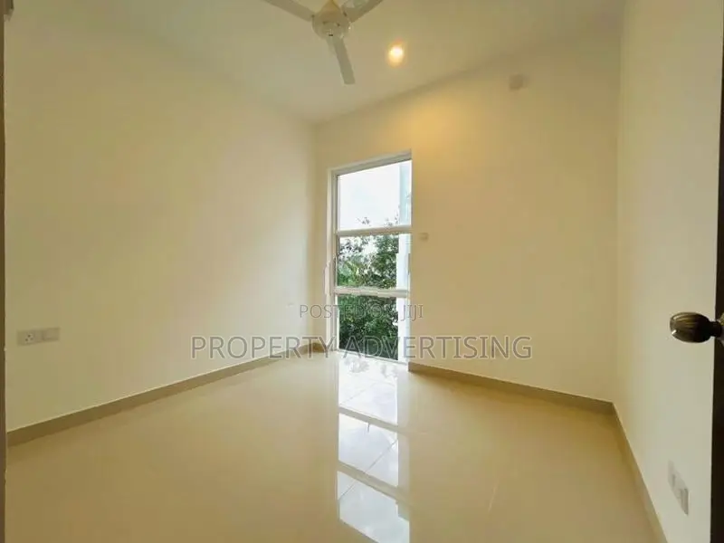 Rajagiriya 3 BR Kalapaluwawa Road Brand New Apartment for Sale