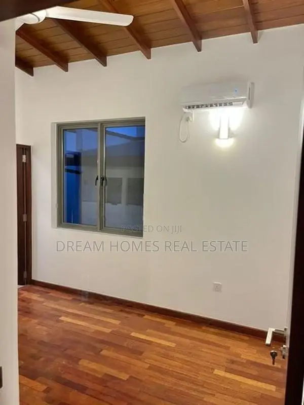 4 Bedroom House for Sale in Hokandara