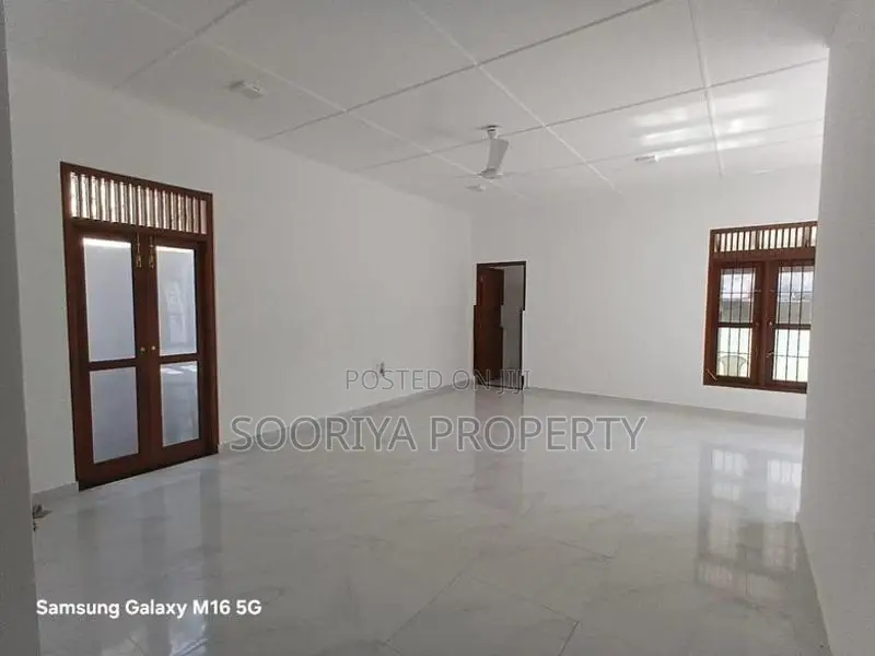 පදිංචි නොවූ අති නවීන නිවසක් විකිණීමට ඇත - Piliyandala