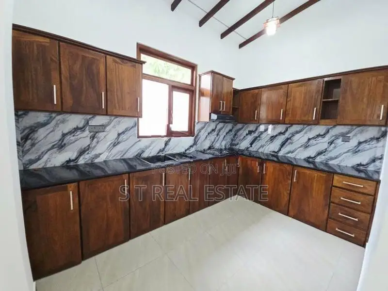 Newly Build Luxury 2 Storey House for Sale in Piliyandala