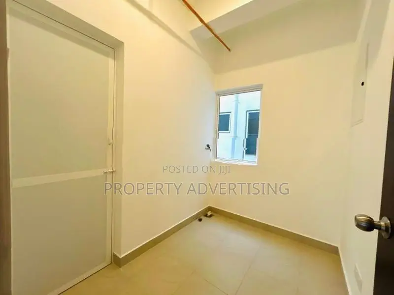Rajagiriya 3 BR Kalapaluwawa Road Brand New Apartment for Sale